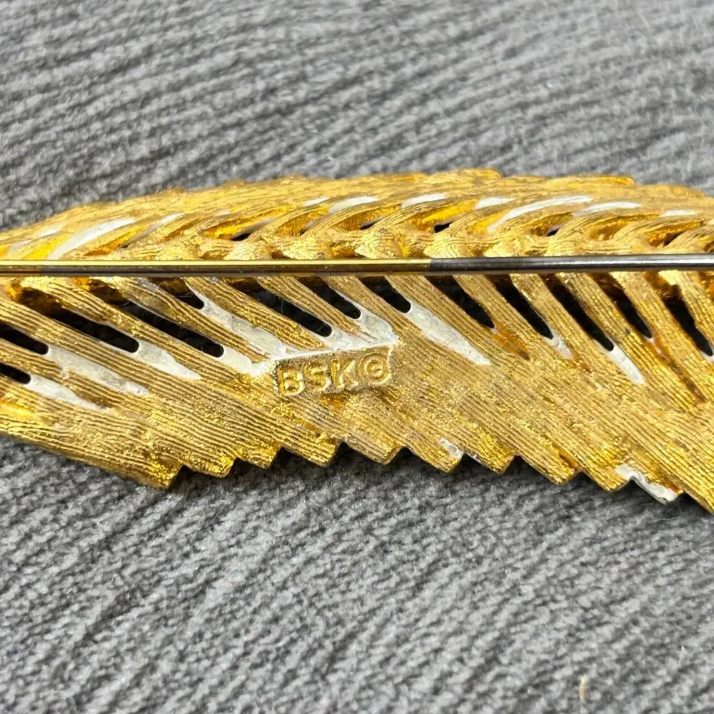 Signed BSK Vintage Cut Out Feather Brooch Pin 3.5